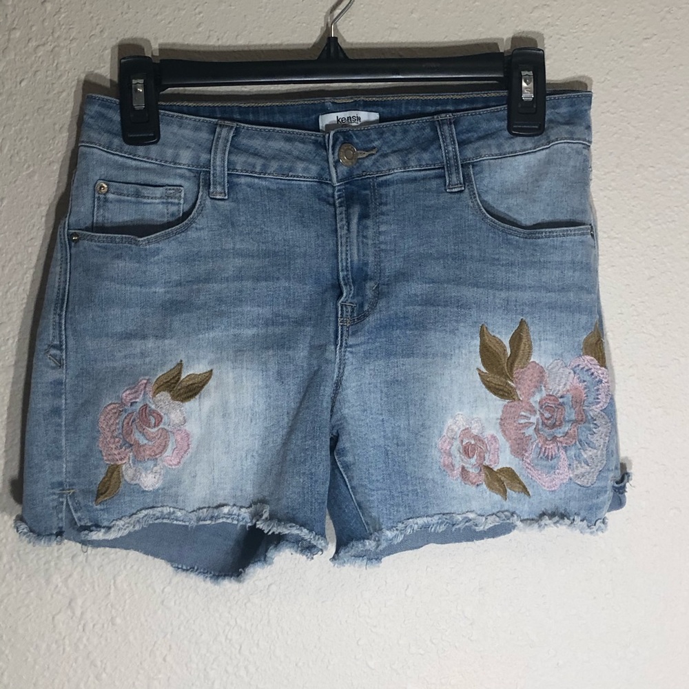 Kensie embroidered floral high rise denim shorts